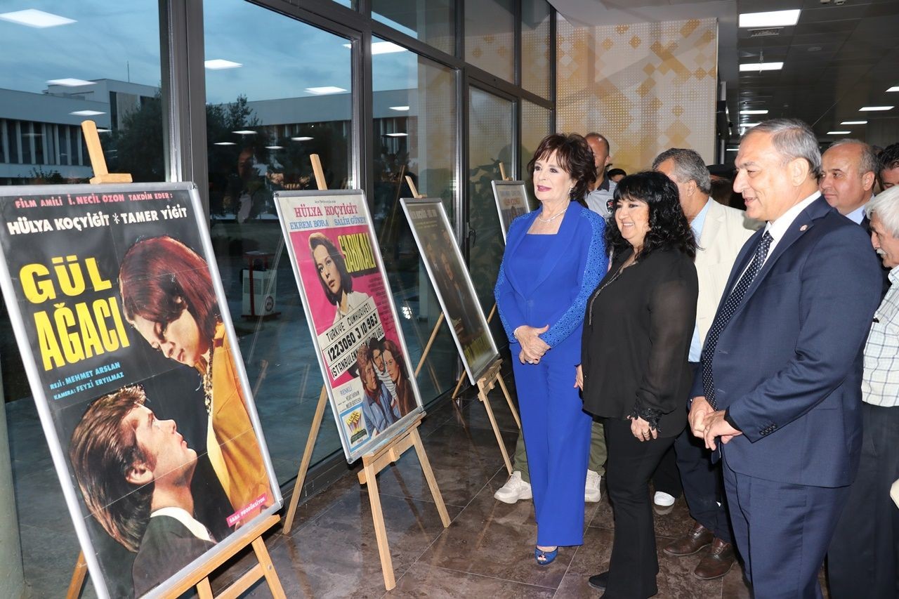 Hülya Koçyiğit’ten Adana’da gençlere ilham veren mesajlar: Bu ülkenin en büyük hazinesi sizsiniz - Sayfa 1