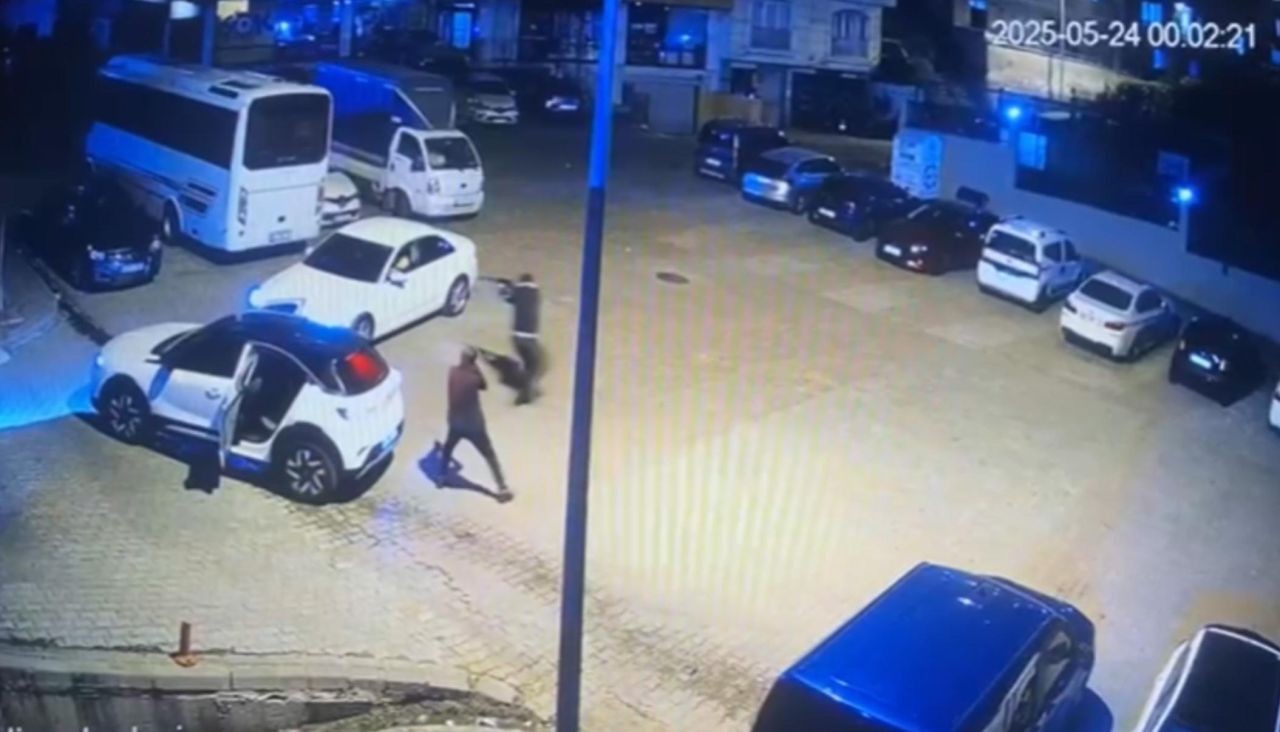 Kağıthane'de kalaşnikoflu pusu! Oturduğu siteye girmek isterken önünü kesip kurşun yağdırdılar - Sayfa 1