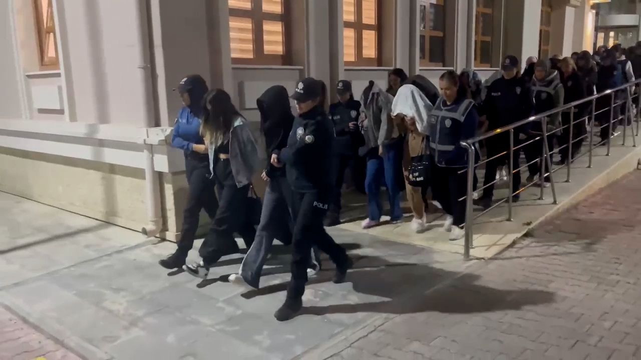 Konya'da 10 masaj salonuna 'Şah-Mat' operasyonu; 74 kadın kurtarıldı, 28 şüpheli gözaltında - Sayfa 5