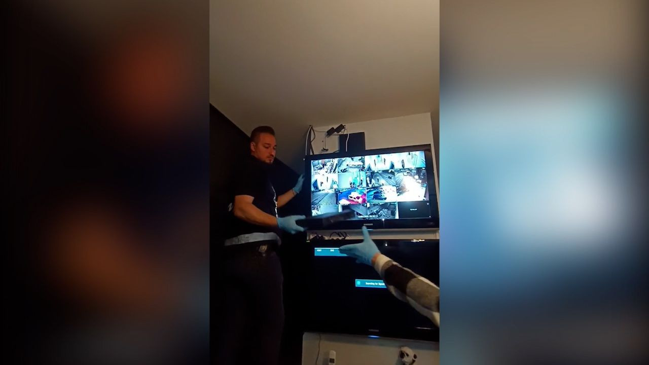 Konya'da 10 masaj salonuna 'Şah-Mat' operasyonu; 74 kadın kurtarıldı, 28 şüpheli gözaltında - Sayfa 8