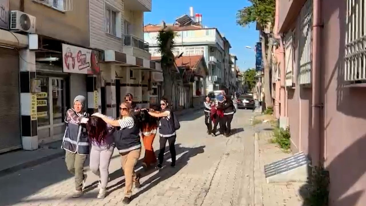 Konya'da 10 masaj salonuna 'Şah-Mat' operasyonu; 74 kadın kurtarıldı, 28 şüpheli gözaltında - Sayfa 6