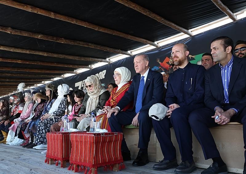 Cumhurbaşkanı Erdoğan, Etnospor Kültür Festivali’ne katıldı: Karabağ’dan gelen ekibin bayraklı gösterisini ayakta alkışladı - Sayfa 4