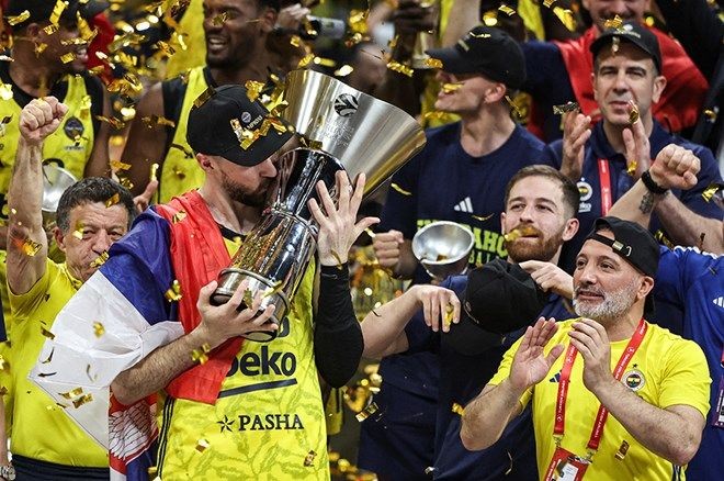 Fenerbahçe Beko kupasına kavuştu: Törende büyük jest! - Sayfa 2
