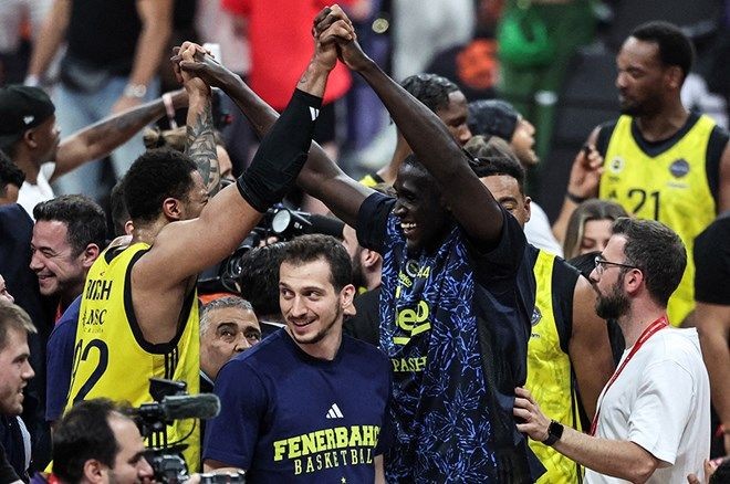 Fenerbahçe Beko kupasına kavuştu: Törende büyük jest! - Sayfa 3