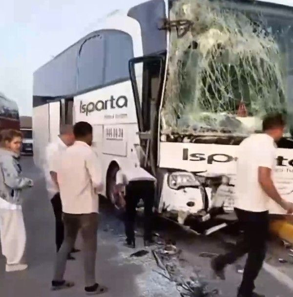 Isparta'da can pazar! Isparta Petrol firmasına ait yolcu otobüsü ile tur midibüsü çarpıştı: 29 yaralı - Sayfa 7