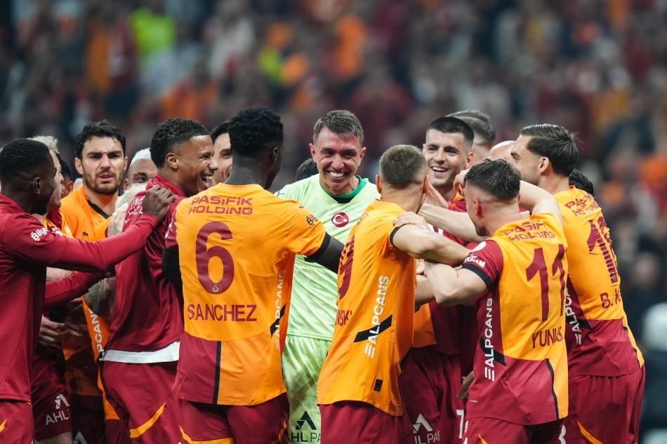 Ve Galatasaray'ın yeni kalecisi belli oldu! Dünyaca ünlü eldiven Cimbm'a geliyor: Bitti bu iş... - Sayfa 1