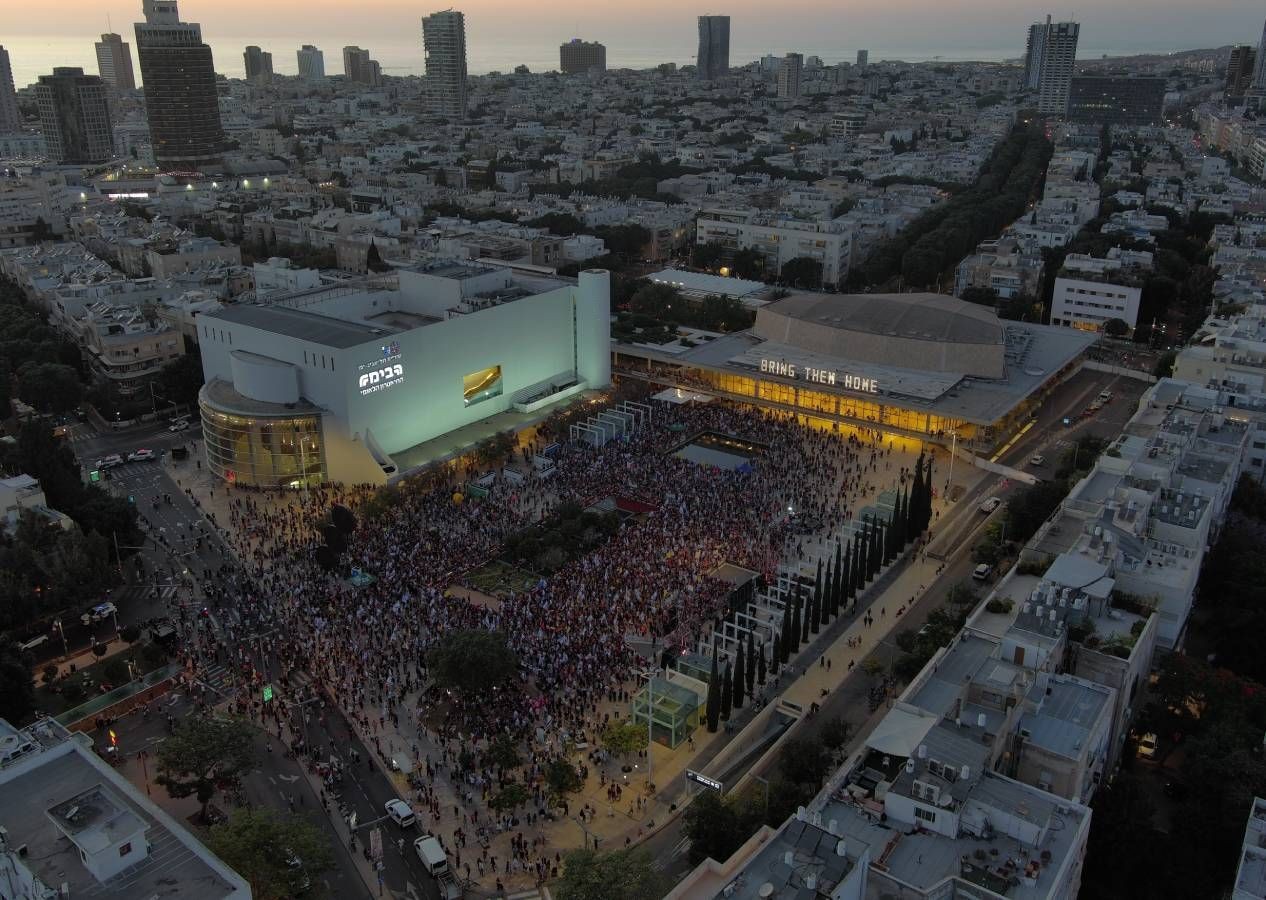 Tel-Aviv'de binlerce kişi Gazze için sokağa döküldü: Katil Netanyahu işgali durdur - Sayfa 2