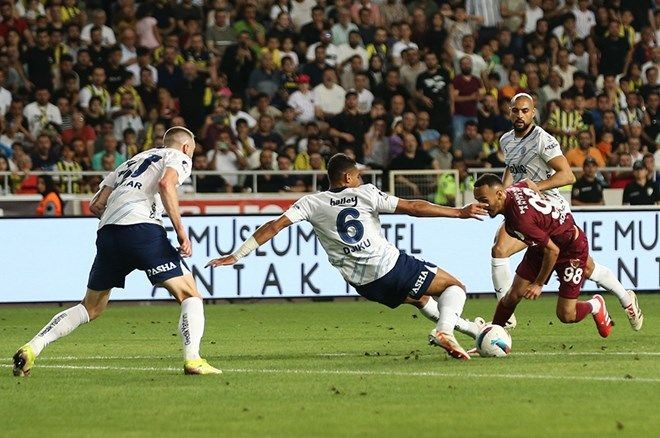 Hatayspor - Fenerbahçe maçında Galatasaray taraftarı sahaya indi - Sayfa 3