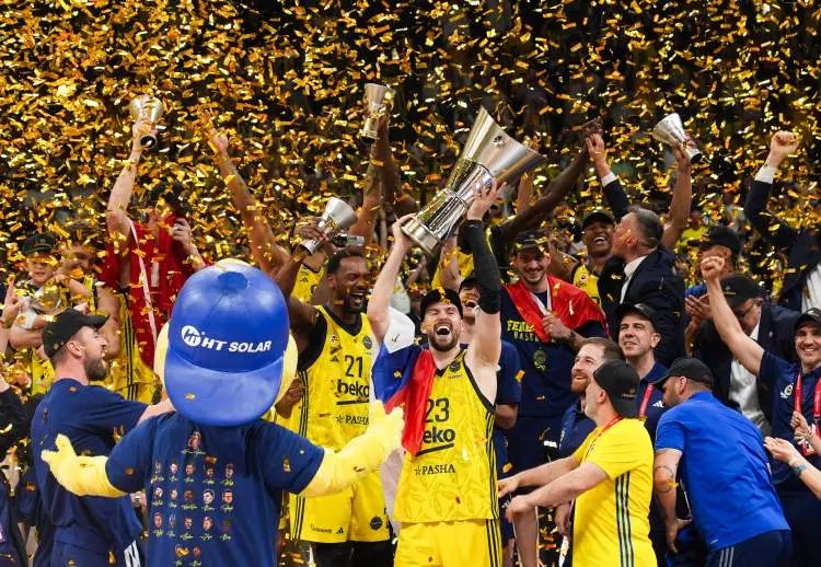Fenerbahçe'nin şampiyonluğu sonrası binler sokağa döküldü! - Sayfa 3