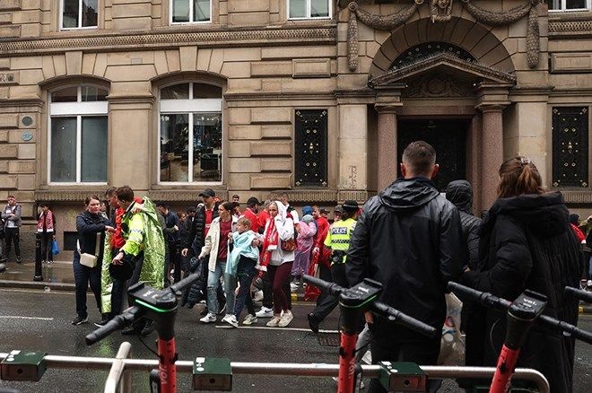 Liverpool'un kutlamalarında korkunç olay: Araç kalabalığa daldı! - Sayfa 3