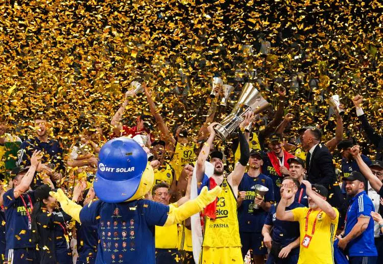 Fenerbahçe'nin şampiyonluğu sonrası binler sokağa döküldü! - Sayfa 8