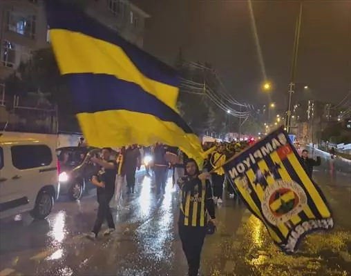 Fenerbahçe'nin şampiyonluğu sonrası binler sokağa döküldü! - Sayfa 9