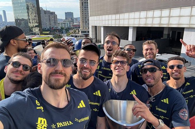 Fenerbahçe Beko, EuroLeague şampiyonluğunu taraftarlarıyla kutladı: Bağdat Caddesi'nde tarihi anlar... - Sayfa 9
