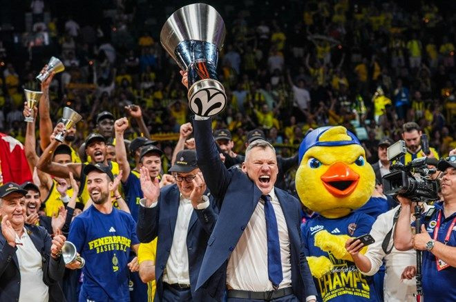 Fenerbahçe Beko, EuroLeague şampiyonluğunu taraftarlarıyla kutladı: Bağdat Caddesi'nde tarihi anlar... - Sayfa 2