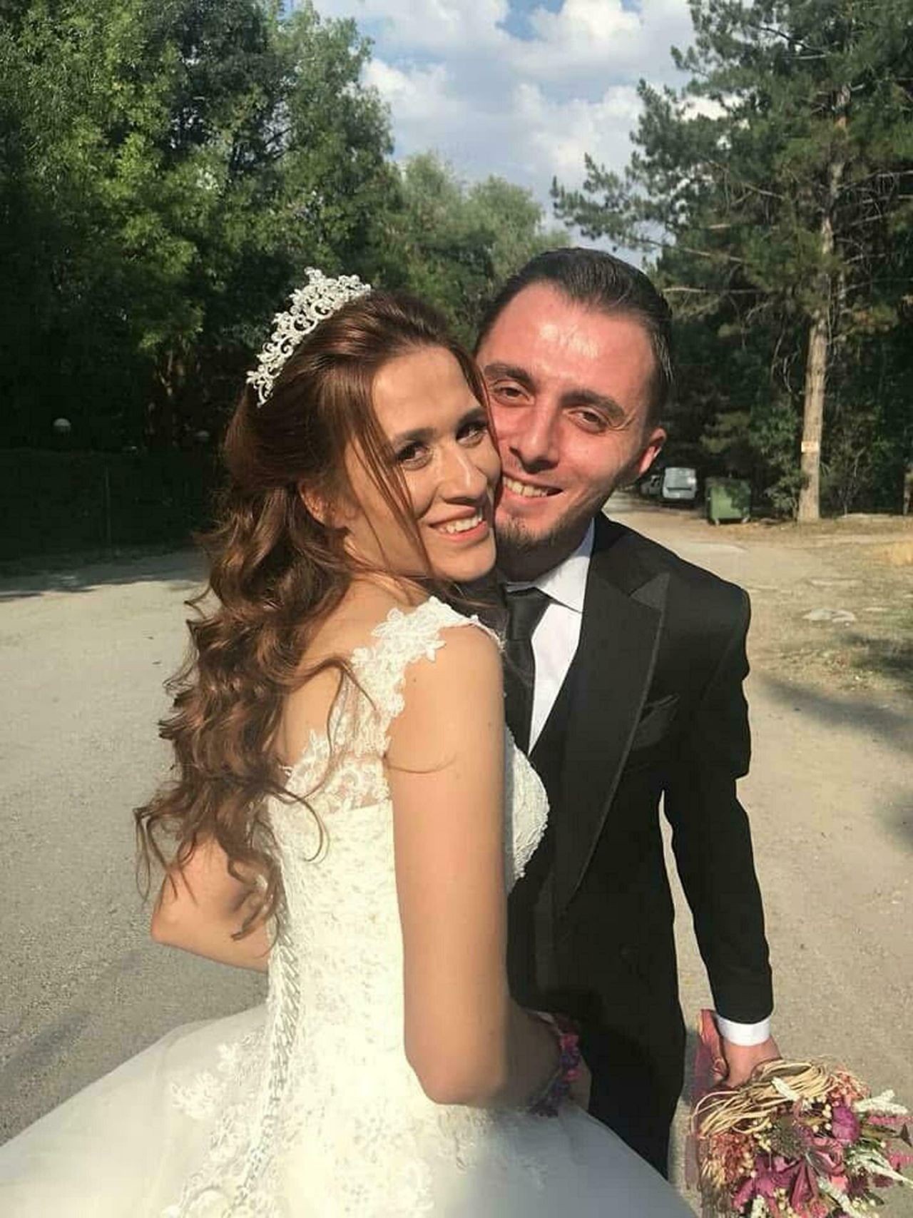 Dekoratif kemerin altında kalıp can veren Doktor Mehmet Baltacı ile eşi Güler Baltacı çocukluk aşkıymış - Sayfa 1