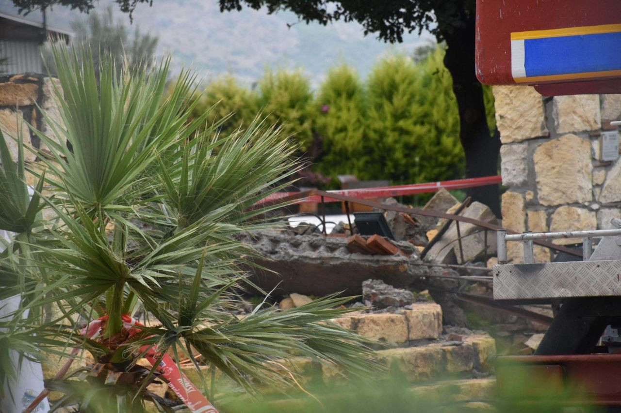 Dekoratif kemerin altında kalıp can veren Doktor Mehmet Baltacı ile eşi Güler Baltacı çocukluk aşkıymış - Sayfa 11