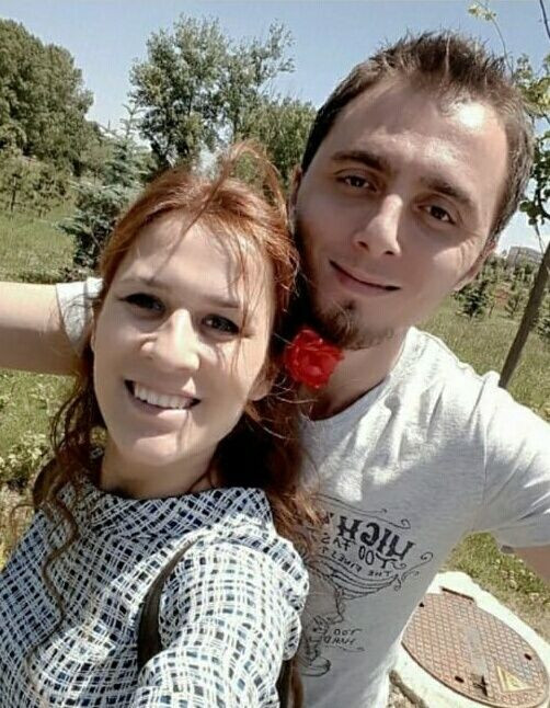 Dekoratif kemerin altında kalıp can veren Doktor Mehmet Baltacı ile eşi Güler Baltacı çocukluk aşkıymış - Sayfa 12