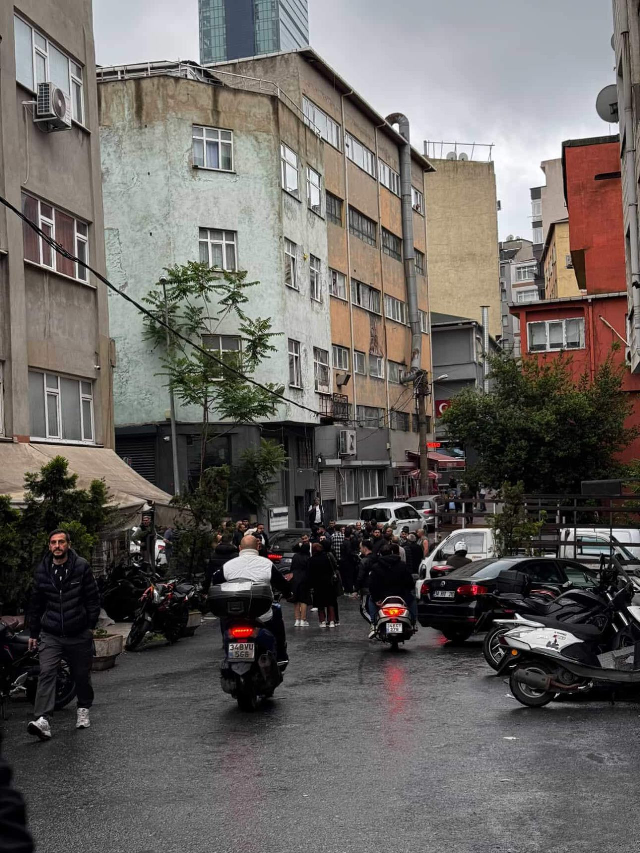 Kağıthane’de otomobile silahlı saldırı! İsmet Göksal'ı geçtiği sokakta bekleyip çapraz ateşle infaz ettiler - Sayfa 14