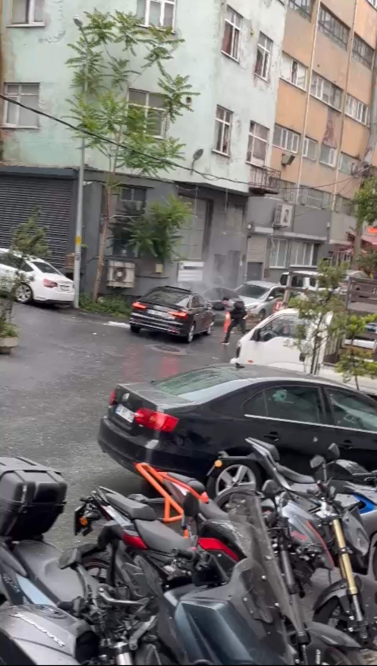 Kağıthane’de otomobile silahlı saldırı! İsmet Göksal'ı geçtiği sokakta bekleyip çapraz ateşle infaz ettiler - Sayfa 1