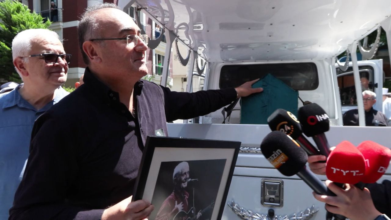 İlhan Şeşen'e veda... Cenaze asansörde kaldı! Sunay Akın'dan duygusal sözler: İlhan Abi gitmek istemedi! - Sayfa 13