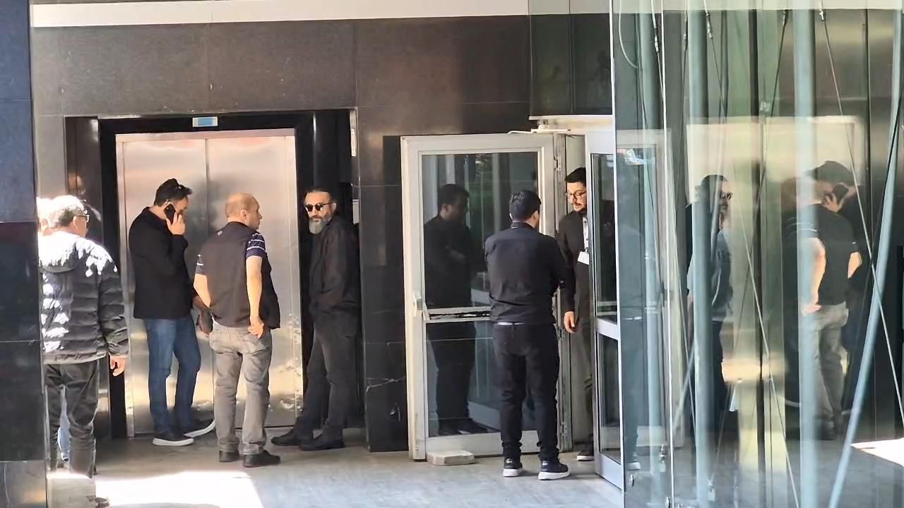 İlhan Şeşen'e veda... Cenaze asansörde kaldı! Sunay Akın'dan duygusal sözler: İlhan Abi gitmek istemedi! - Sayfa 7