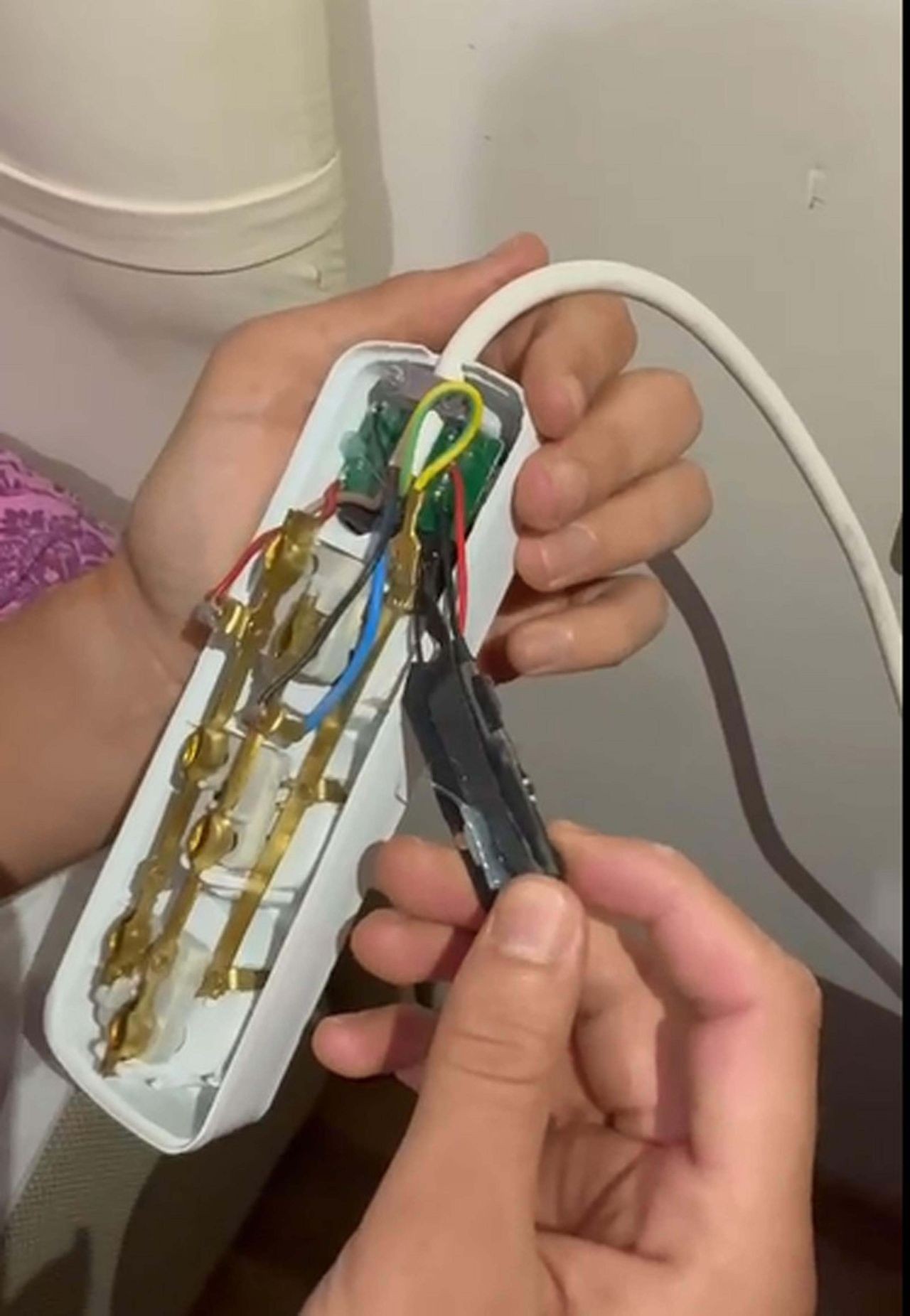 Denizli'de kiralık dairede gizli kamera rezaleti! Tutuklanan ev sahibi canlı izliyormuş: Fantezi için yaptım - Sayfa 2