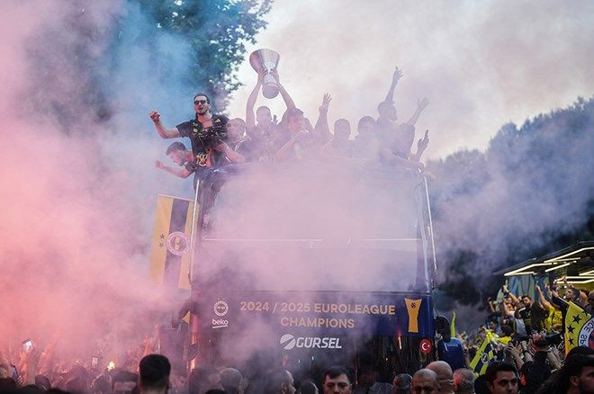 Fenerbahçe Beko, EuroLeague şampiyonluğunu taraftarlarıyla kutladı: Bağdat Caddesi'nde tarihi anlar... - Sayfa 13