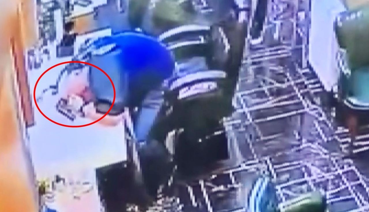 Samsun'da berberde kardeş cinayeti: Silahını hızlı çeken hayatta kaldı! Olay anı kamerada... - Sayfa 4