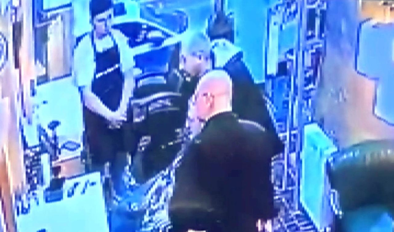 Samsun'da berberde kardeş cinayeti: Silahını hızlı çeken hayatta kaldı! Olay anı kamerada... - Sayfa 2