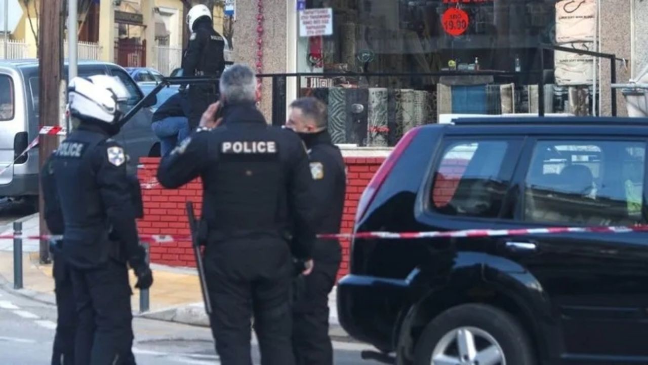 Yunanistan’da EYP ajanlarına silahlı saldırı: 3 Türk şüpheli kaçtı, 10 cinayetle bağlantılı oldukları açıklandı! - Sayfa 1