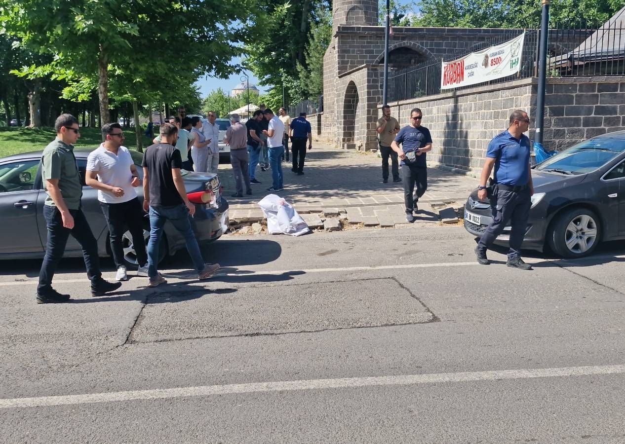 Diyarbakır surlarına asılan 'İmamoğlu' pankartlarına polis el koydu, CHP'li başkana ceza kesildi - Sayfa 4