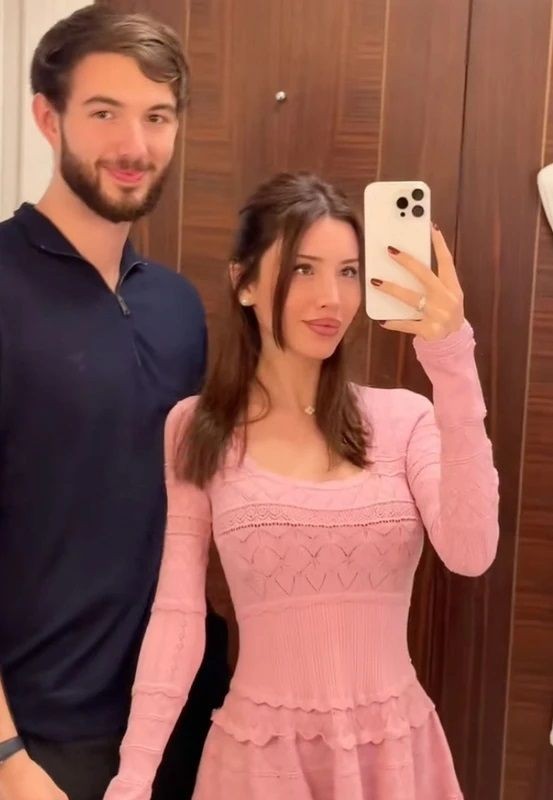 4 aylık hamileyken aldatıldı! Nişanlısından ayrılan Liz Wizard, 100 bin dolar değerindeki yüzüğünü satıp gelirini bekar annelere bağışlayacak - Sayfa 1