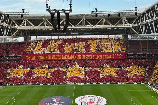 Galatasaray'dan dev koreografi: Jose Mourinho ve Fenerbahçe'ye olay gönderme! - Sayfa 1