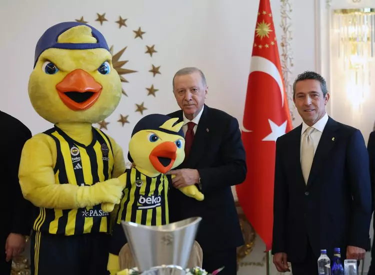 Cumhurbaşkanı Recep Tayyip Erdoğan, Euroleague şampiyonu Fenerbahçe'yi kabul etti - Sayfa 1