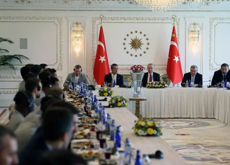 Cumhurbaşkanı Recep Tayyip Erdoğan, Euroleague şampiyonu Fenerbahçe'yi kabul etti - Sayfa 10