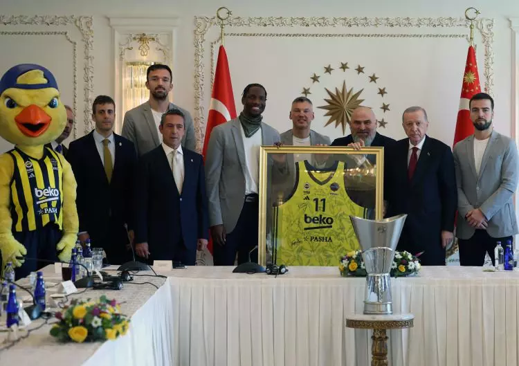 Cumhurbaşkanı Recep Tayyip Erdoğan, Euroleague şampiyonu Fenerbahçe'yi kabul etti - Sayfa 11