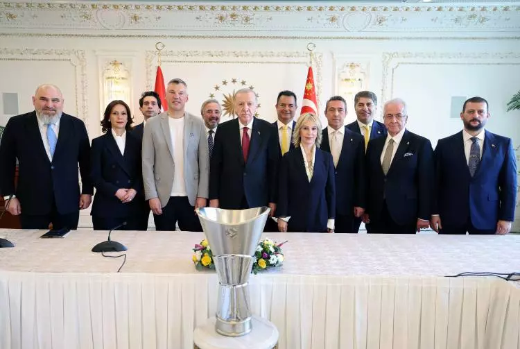 Cumhurbaşkanı Recep Tayyip Erdoğan, Euroleague şampiyonu Fenerbahçe'yi kabul etti - Sayfa 14