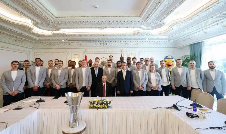 Cumhurbaşkanı Recep Tayyip Erdoğan, Euroleague şampiyonu Fenerbahçe'yi kabul etti - Sayfa 15