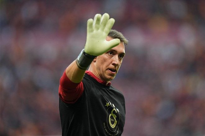 Fernando Muslera ve Dries Mertens Galatasaray formasıyla son maçına çıktı: Omuzlarda veda ettiler - Sayfa 2
