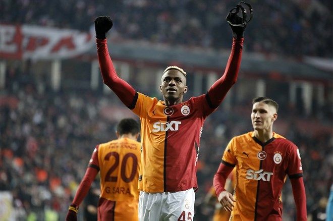 Rams Park’ta Victor Osimhen'e özel şarkı: Taraftarlar hep bir ağızdan söyledi - Sayfa 2