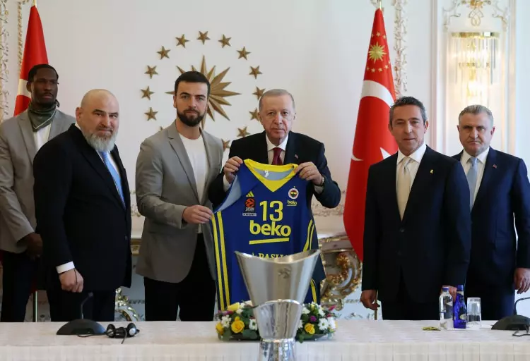 Cumhurbaşkanı Recep Tayyip Erdoğan, Euroleague şampiyonu Fenerbahçe'yi kabul etti - Sayfa 2