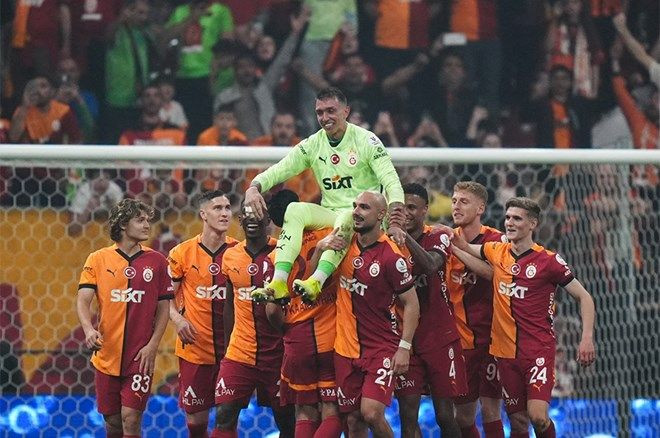 Fernando Muslera ve Dries Mertens Galatasaray formasıyla son maçına çıktı: Omuzlarda veda ettiler - Sayfa 4