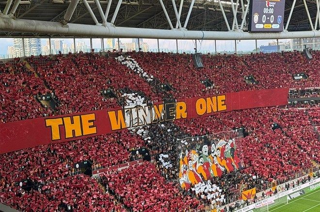 Galatasaray'dan dev koreografi: Jose Mourinho ve Fenerbahçe'ye olay gönderme! - Sayfa 3