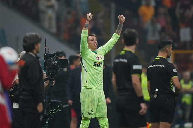 Fernando Muslera ve Dries Mertens Galatasaray formasıyla son maçına çıktı: Omuzlarda veda ettiler - Sayfa 5