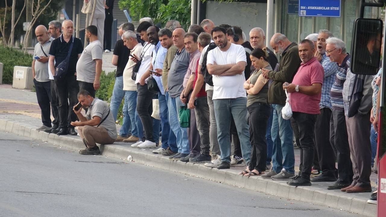 İzmir'de grevin ikinci günü: DİSK temsilcisi 50 akrabasını İzmir belediyesinde işe sokmuş! Maaş talebi gündem oldu - Sayfa 1