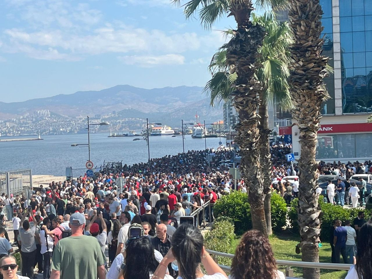 İzmir'de grevin ikinci günü: DİSK temsilcisi 50 akrabasını İzmir belediyesinde işe sokmuş! Maaş talebi gündem oldu - Sayfa 10