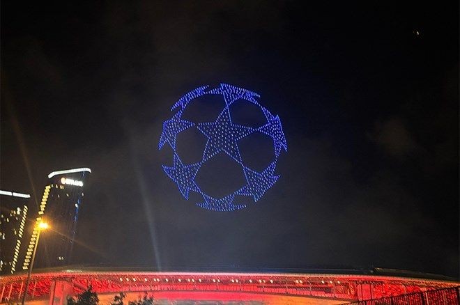 Galatasaray şampiyonluğunu kutladı: Drone şovla gökyüzü aydınlandı! - Sayfa 1