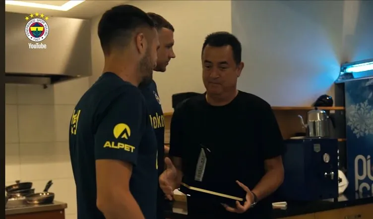 Fenerbahçe'de skandal tören: Yıldız isimlere mutfakta plaket verildi... - Sayfa 6