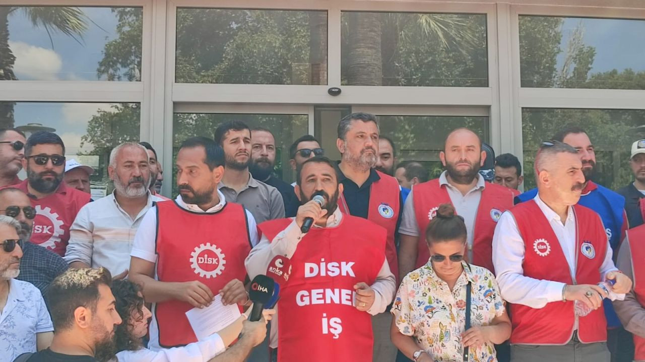 İzmir grev yüzünden kokmaya başladı: Çöpler sokaklara taştı! DİSK'ten yarın için büyük tehdit... - Sayfa 6