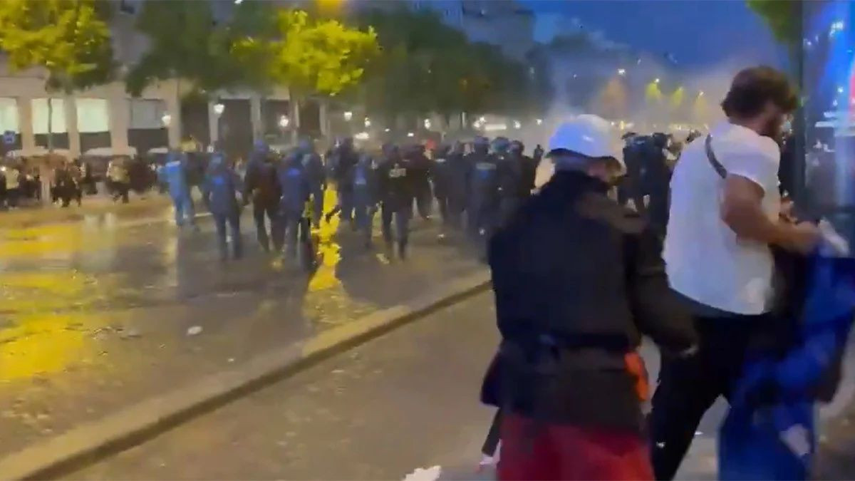 PSG tarih yazdı, Paris karıştı! Metro durakları kapatıldı, izdiham yaşandı! Şampiyonluk kutlamaları 81 gözaltıyla bitti! - Sayfa 6